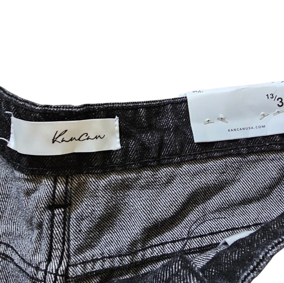 NEW KanCan Dark Denim Frayed Hem Shorts Size 13/30 - Picture 3 of 5
